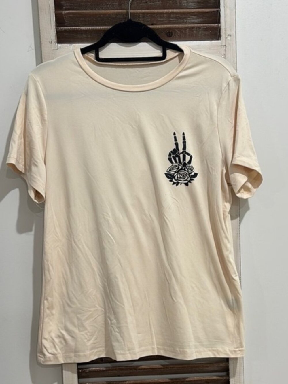 6/$25Cream Short Sleeve Tee with Black Graphic